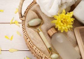 14 Warm and Cozy Gift Basket Ideas for Homeowners