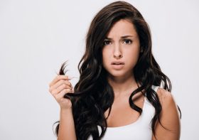How to Fix Frizzy Hair in the Morning